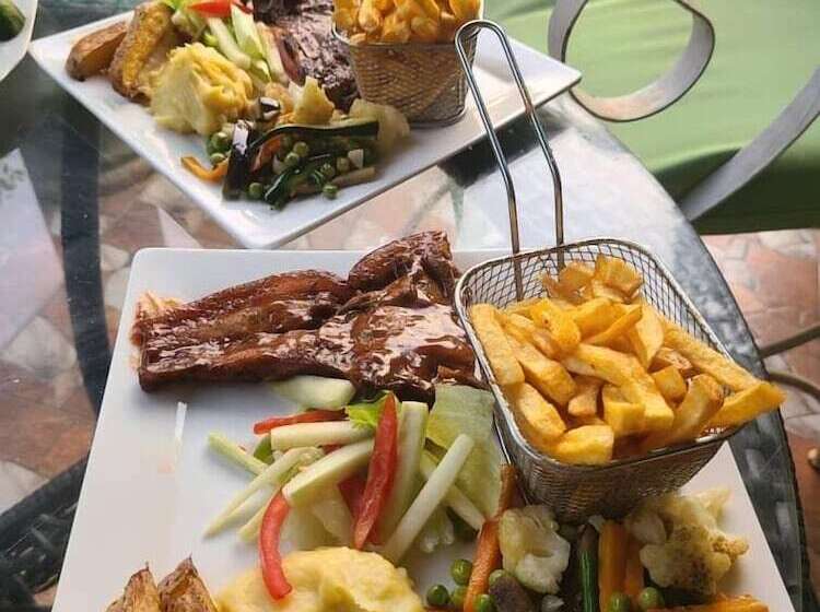 هتل Golden Hills Lodge