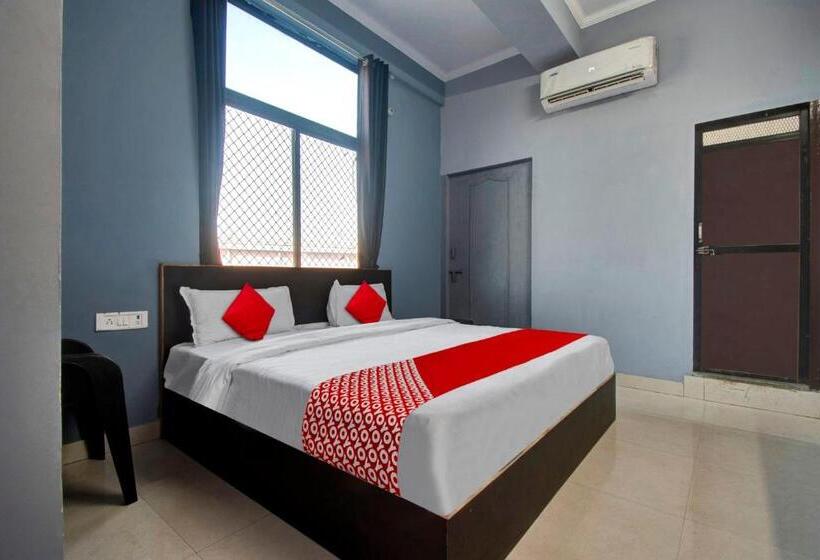 호텔 Oyo Flagship The Aana Inn