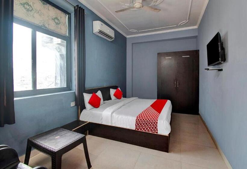 호텔 Oyo Flagship The Aana Inn