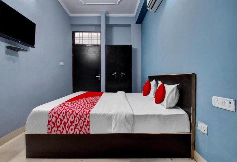 호텔 Oyo Flagship The Aana Inn