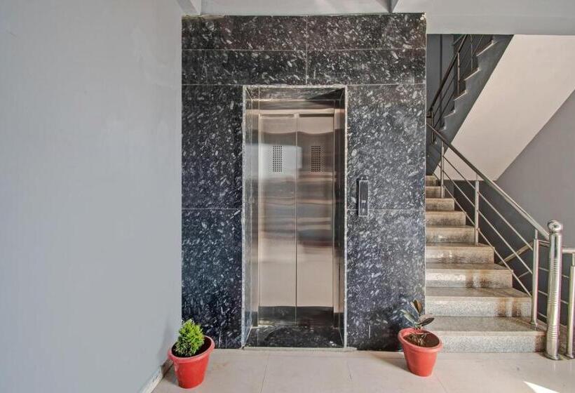 호텔 Oyo Flagship The Aana Inn