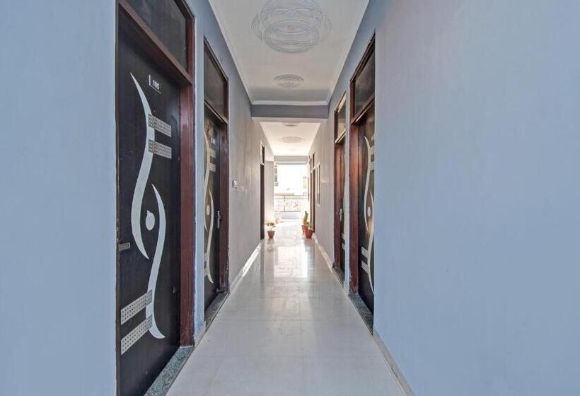 호텔 Oyo Flagship The Aana Inn