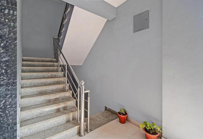 호텔 Oyo Flagship The Aana Inn