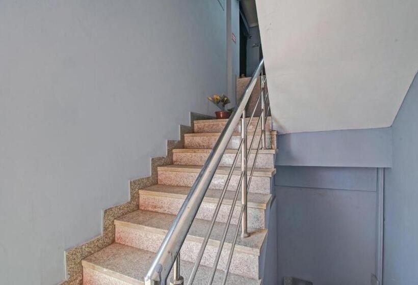 호텔 Oyo Flagship The Aana Inn