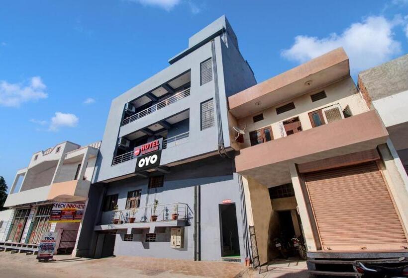 호텔 Oyo Flagship The Aana Inn