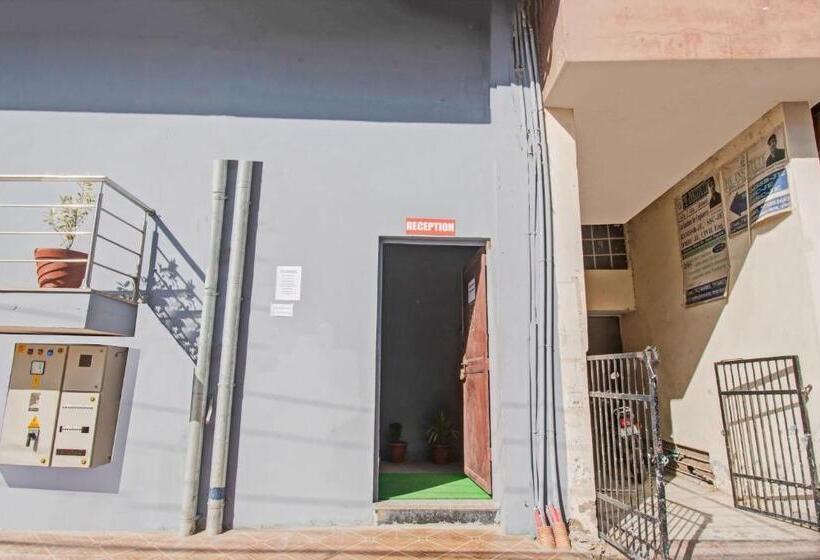 호텔 Oyo Flagship The Aana Inn