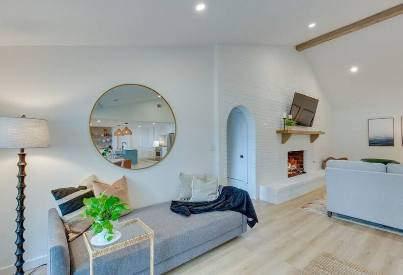 Private Dock: Lakefront Enchanted Oaks Retreat