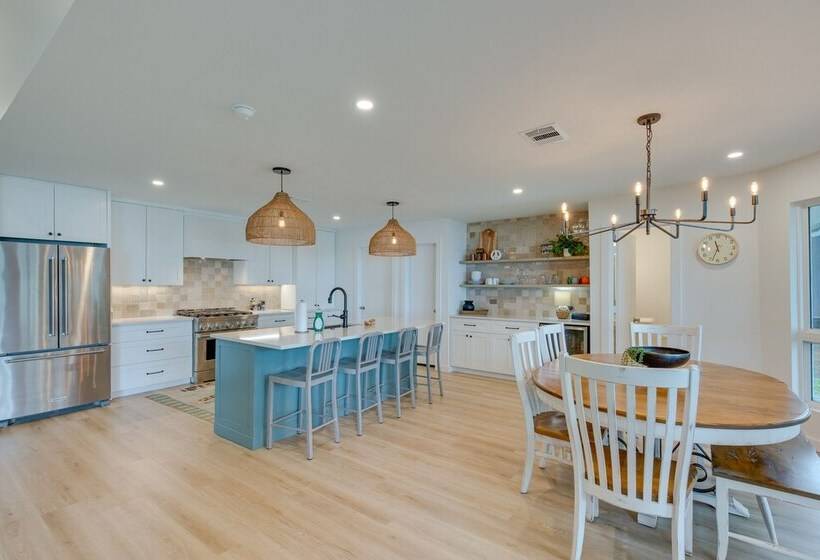 Private Dock: Lakefront Enchanted Oaks Retreat