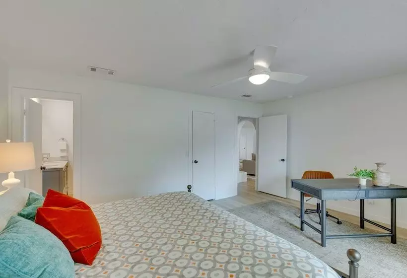 Private Dock: Lakefront Enchanted Oaks Retreat