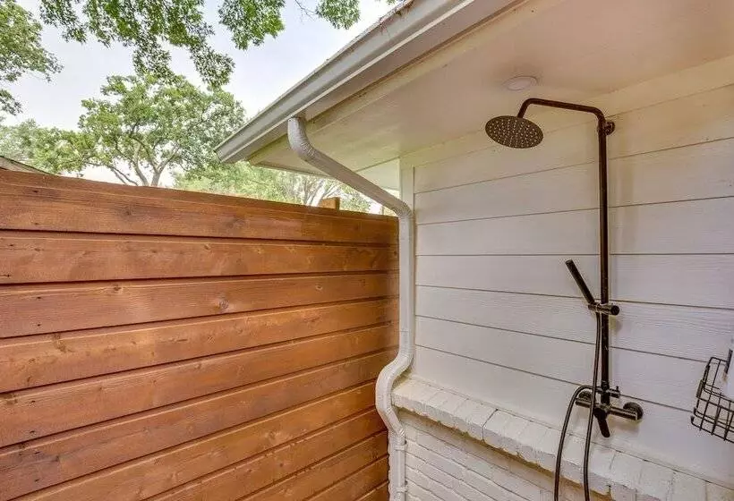 Private Dock: Lakefront Enchanted Oaks Retreat