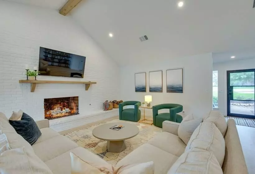 Private Dock: Lakefront Enchanted Oaks Retreat