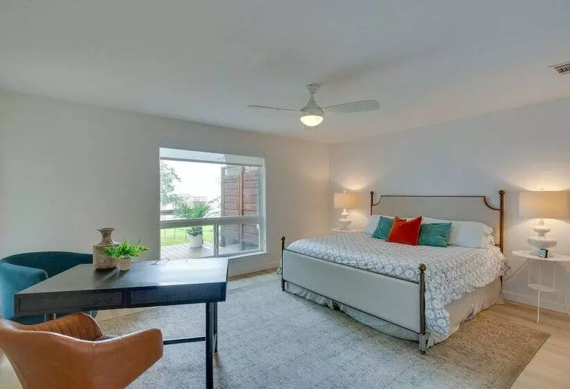 Private Dock: Lakefront Enchanted Oaks Retreat