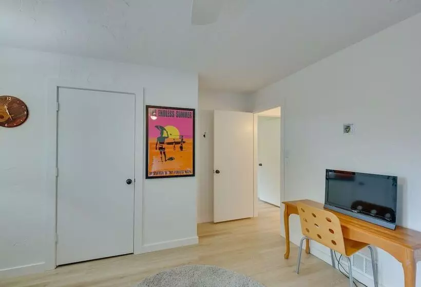 Private Dock: Lakefront Enchanted Oaks Retreat