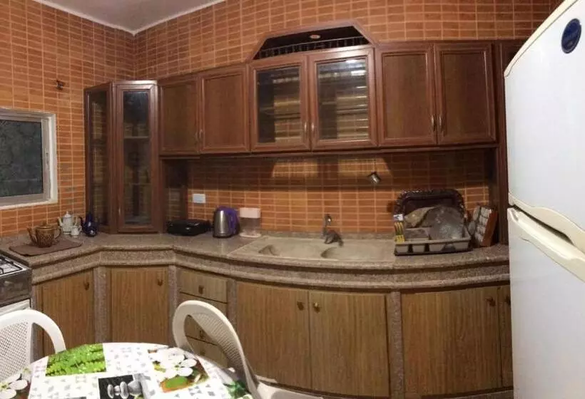 پانسیون Asser House