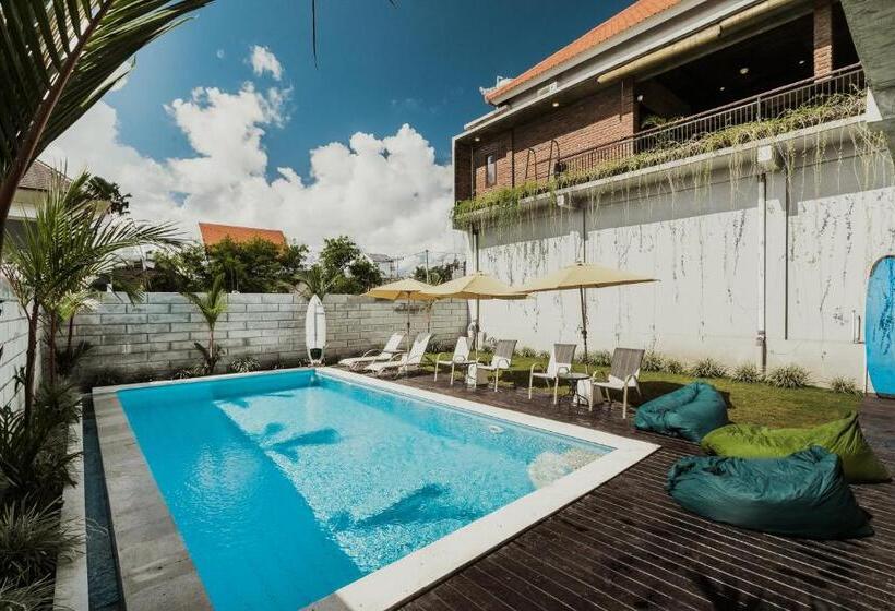 פנסיון Big Brother Berawa Beach