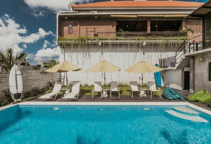 פנסיון Big Brother Berawa Beach