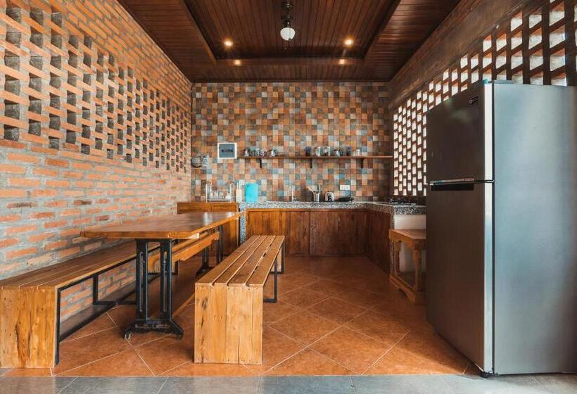 פנסיון Big Brother Berawa Beach