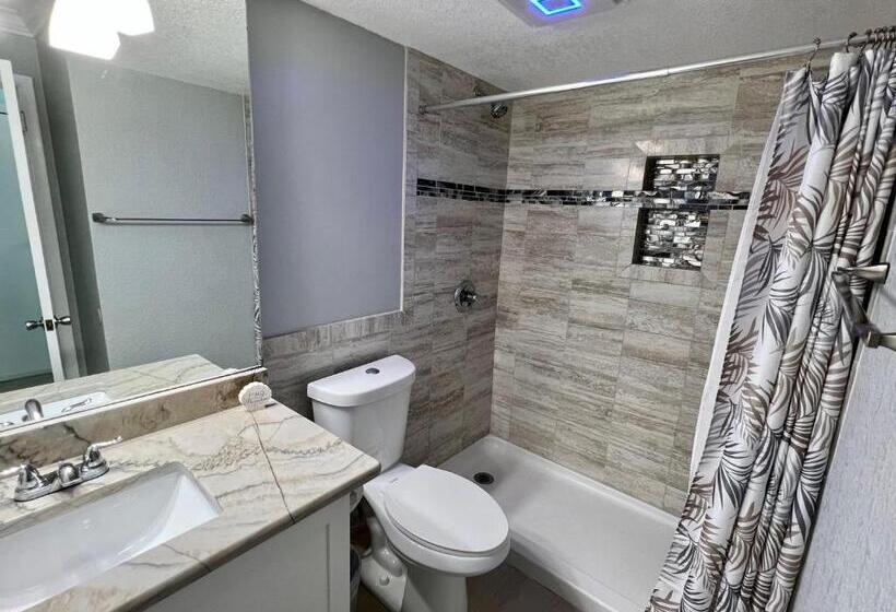 Pirates Cove 4th Floor Balcony Remodeled Condo