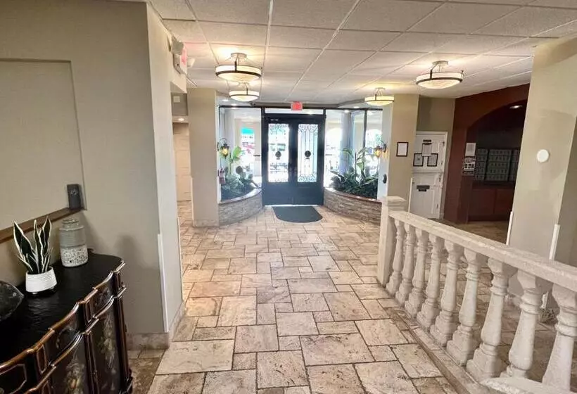 Pirates Cove 4th Floor Balcony Remodeled Condo