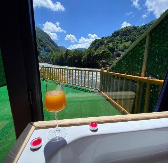 مبيت وإفطار Ri̇ver Si̇de Bungalov