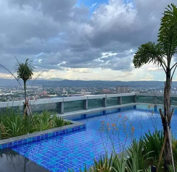 Eastwood Global Plaza Luxury Residences In 43rd Floor With City Sky View