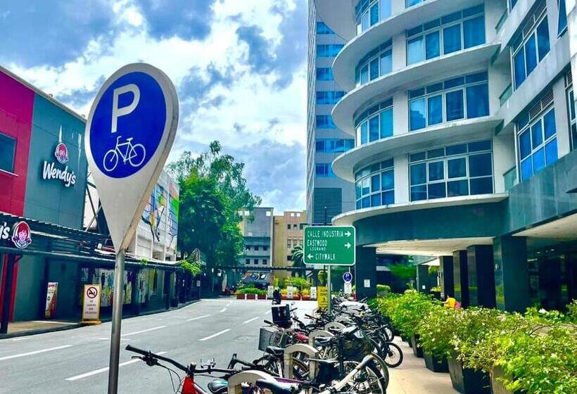 Eastwood Global Plaza Luxury Residences In 43rd Floor With City Sky View