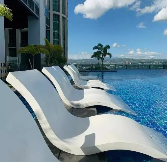Eastwood Global Plaza Luxury Residences In 43rd Floor With City Sky View