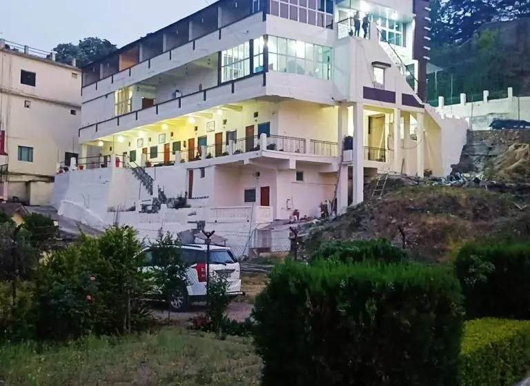 Hotelli Grg Tribhuwan Ranikhet