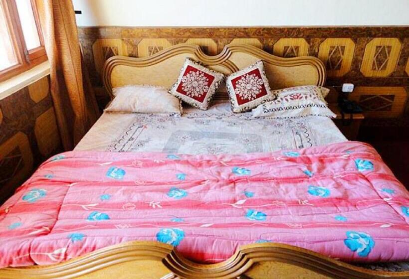 Hotel Grg Tribhuwan Ranikhet