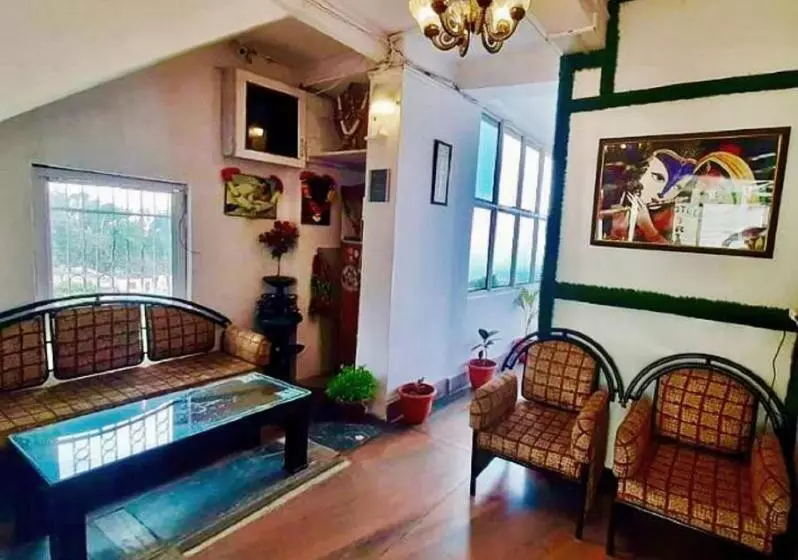 Hotelli Grg Tribhuwan Ranikhet