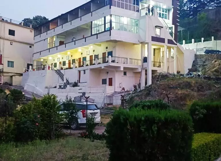 Hotelli Grg Tribhuwan Ranikhet