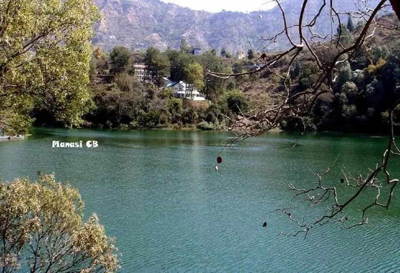 Hotelli Grg Tribhuwan Ranikhet