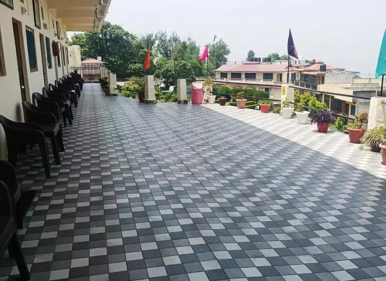 Hotelli Grg Tribhuwan Ranikhet