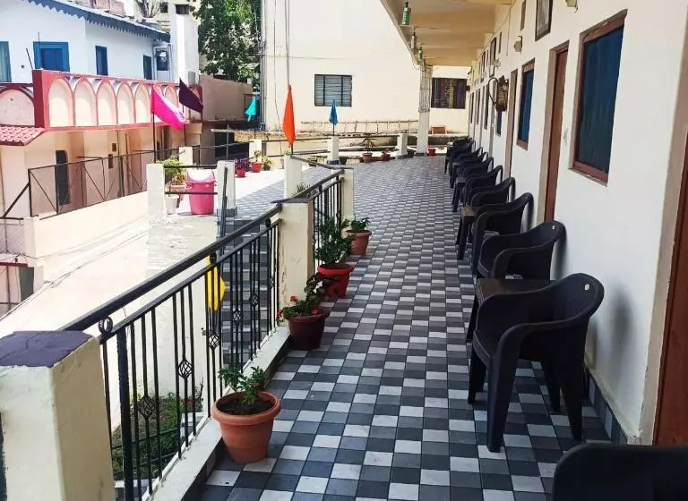 Hotelli Grg Tribhuwan Ranikhet