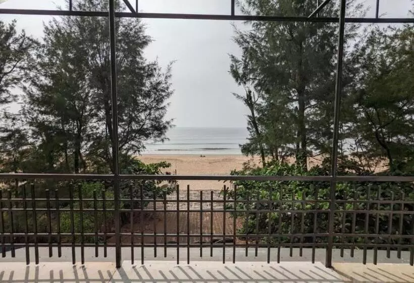 هتل Surya Cafe And Stay Sea View
