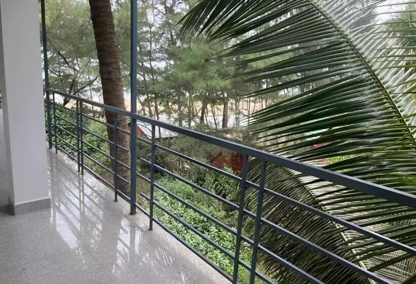 هتل Surya Cafe And Stay Sea View