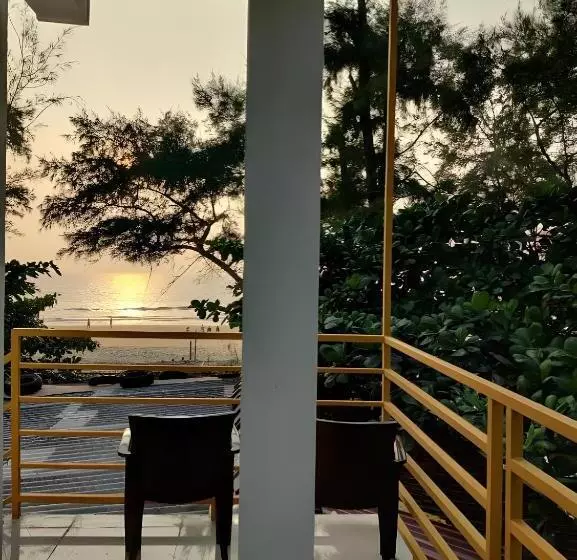 هتل Surya Cafe And Stay Sea View