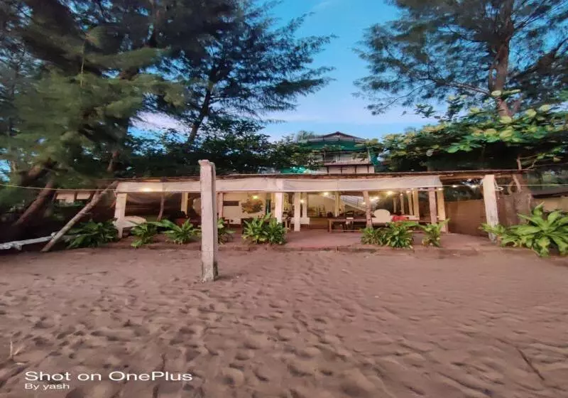 هتل Surya Cafe And Stay Sea View