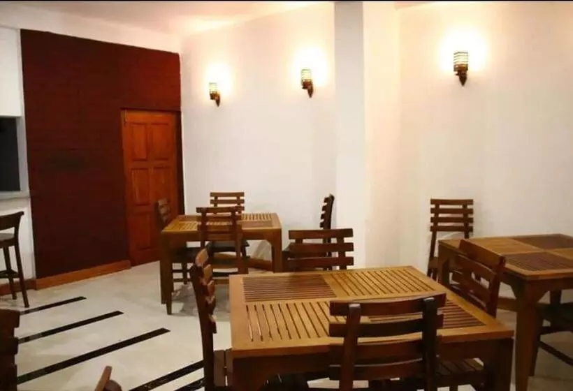 Hotel White Block