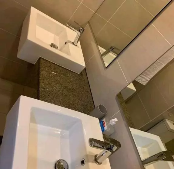 One Manchester Place By Hiverooms