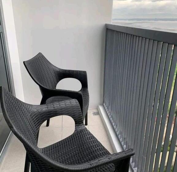 One Manchester Place By Hiverooms