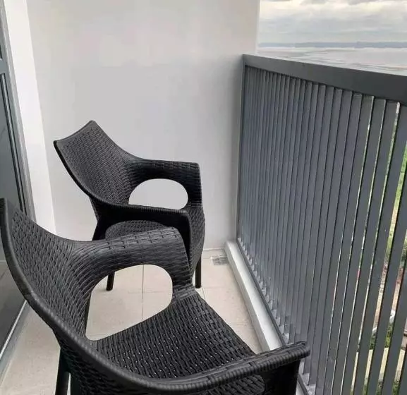 One Manchester Place By Hiverooms