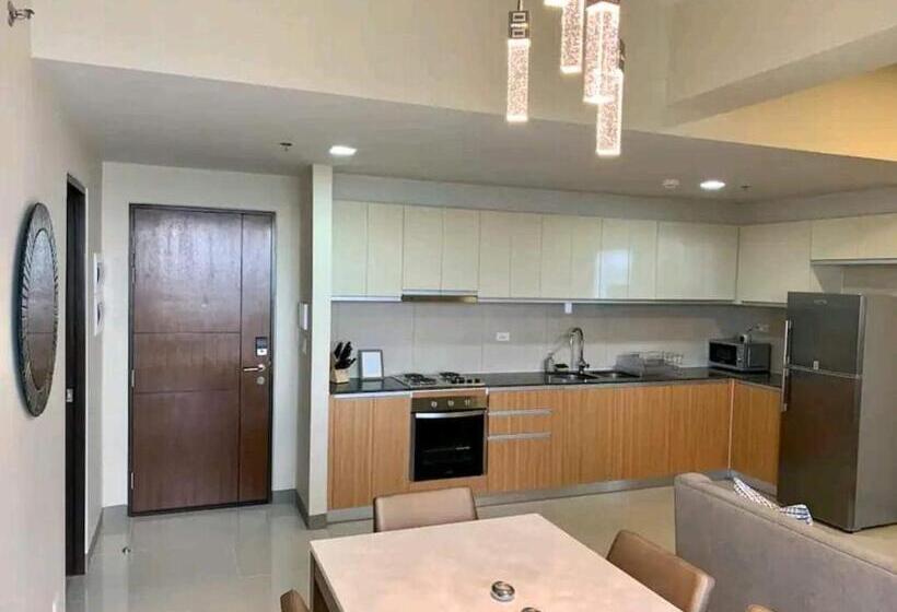 One Manchester Place By Hiverooms