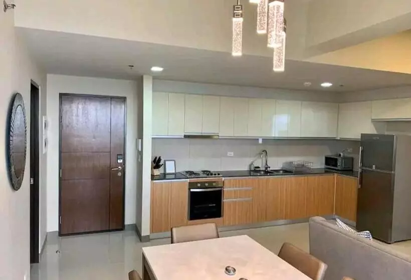 One Manchester Place By Hiverooms