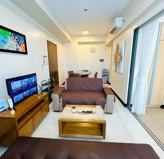 One Manchester Place By Hiverooms