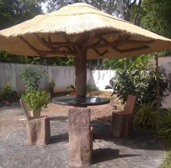 Ovenro Hotel Kataragama