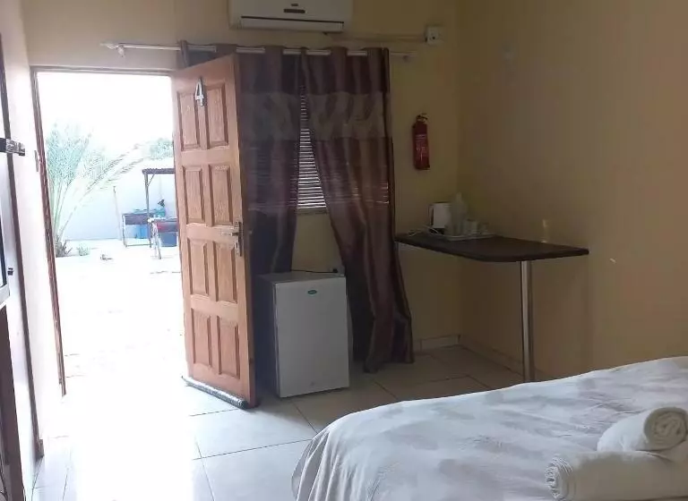 پانسیون Camila Guest House