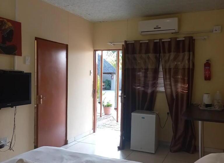 پانسیون Camila Guest House