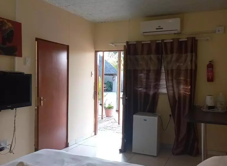 پانسیون Camila Guest House