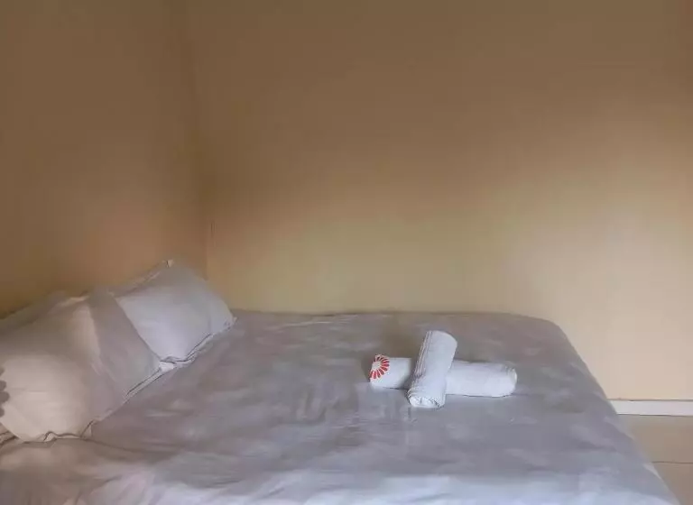 پانسیون Camila Guest House